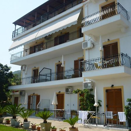 Makis Studios & Apartments Порос Экстерьер фото