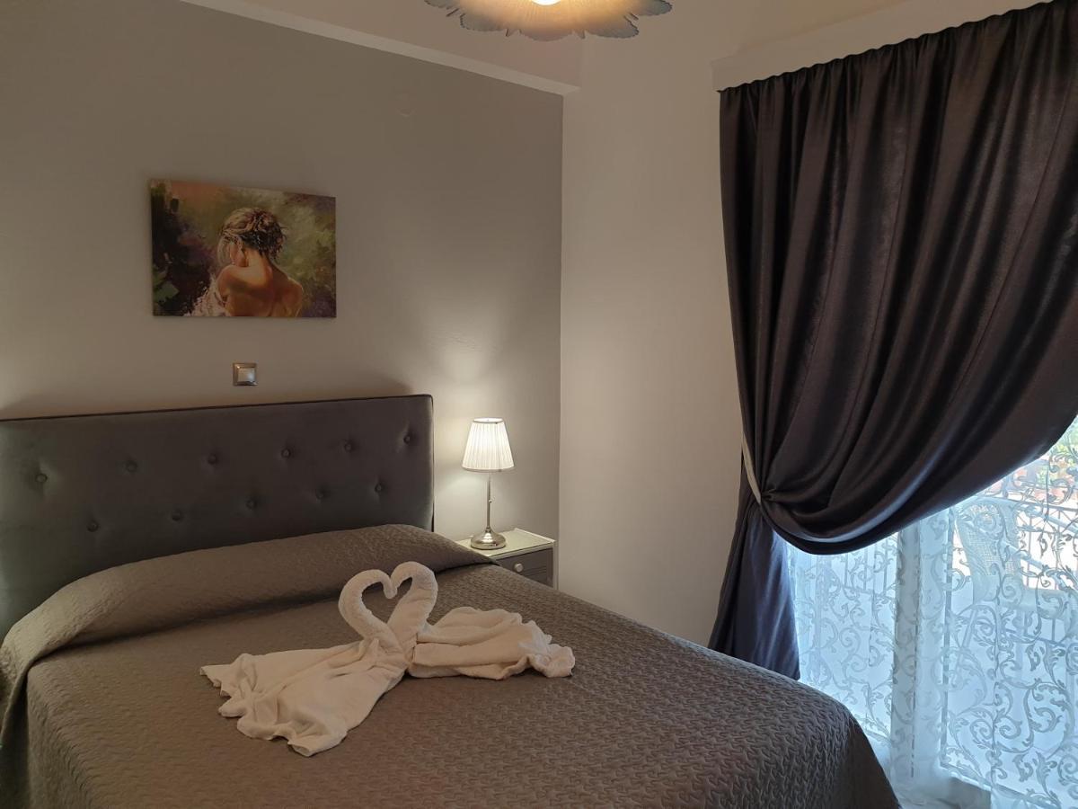 Makis Studios & Apartments Порос Экстерьер фото
