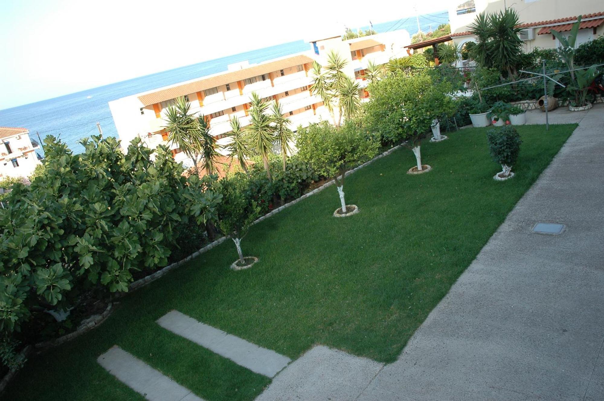Makis Studios & Apartments Порос Экстерьер фото
